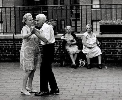 old-couple-dancing