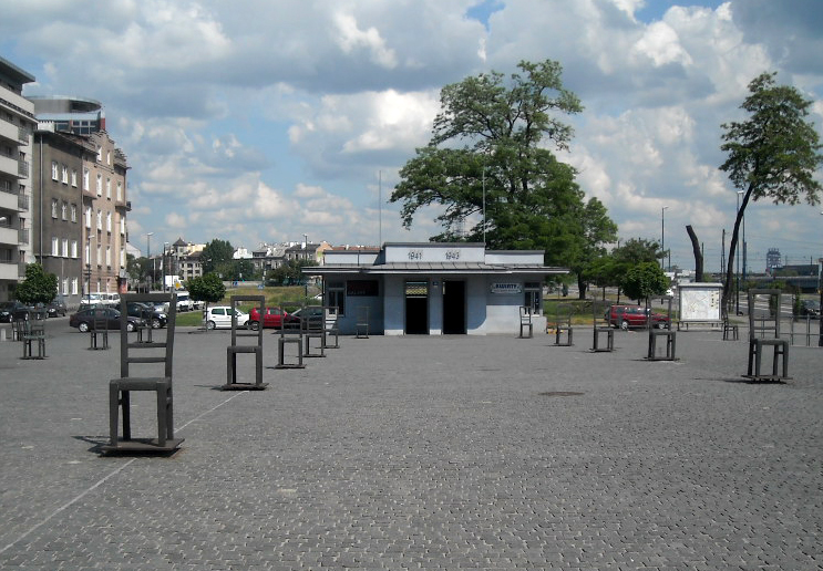 Kraków_Ghetto_and_Jewish_Deportation_Holocaust_Memorial,_May_2012